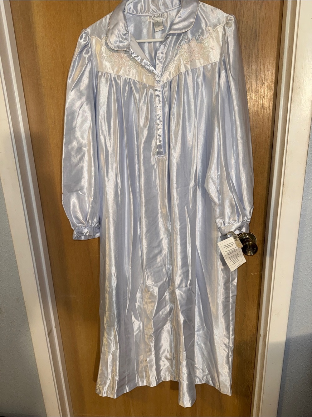 NWT Vintage cotton/poly Nightgown Embroidered Floral Neckline Robinson’s Medium